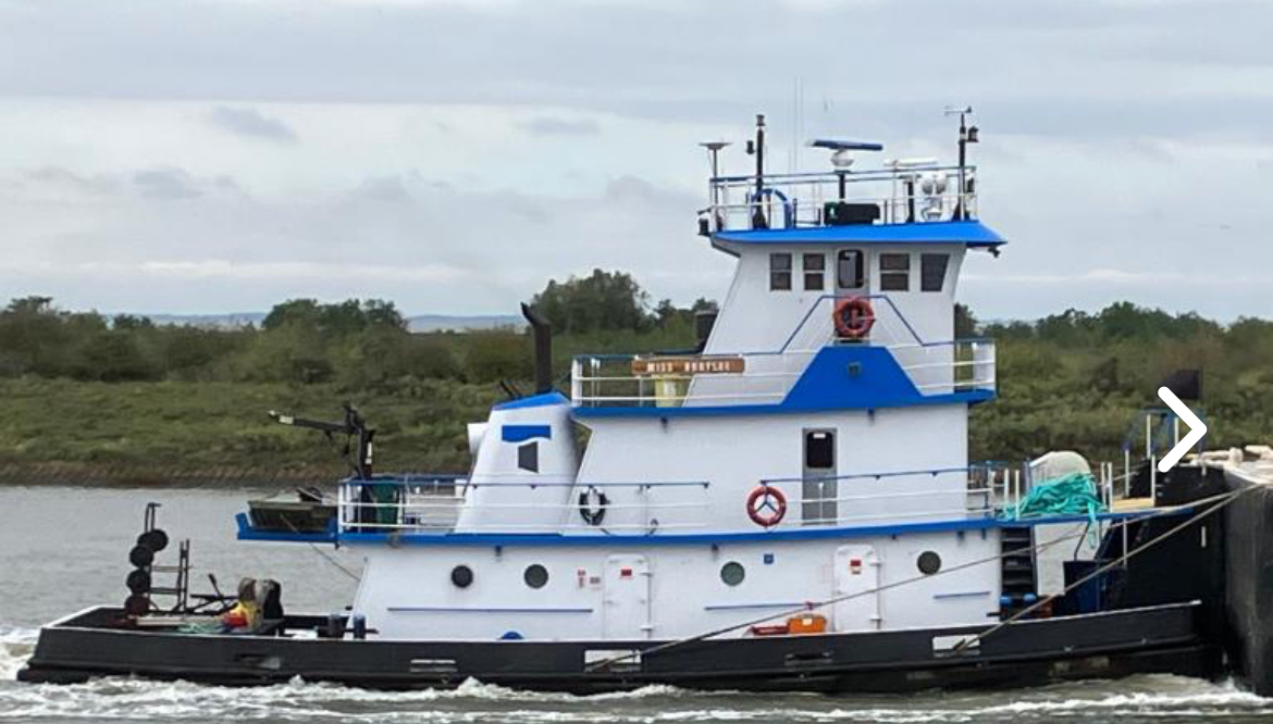 Photograph of the M/V Miss Braylee pushboat
